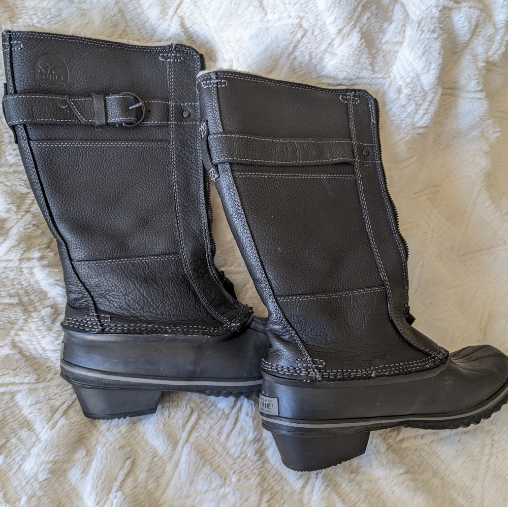 Sorel Women's black zip-up snow boots